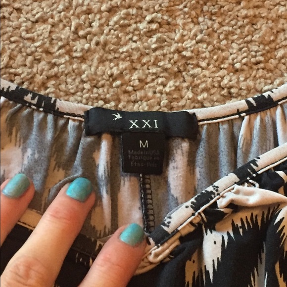 XXI boutique top size medium super soft Blouse - Picture 3 of 4