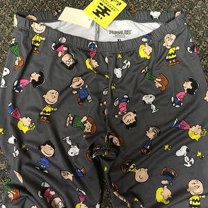 Peanuts characters leggings.