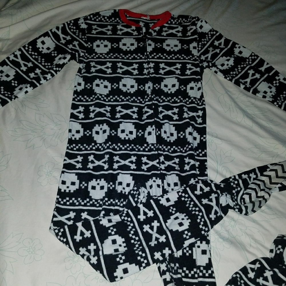 Boys or girls footsies