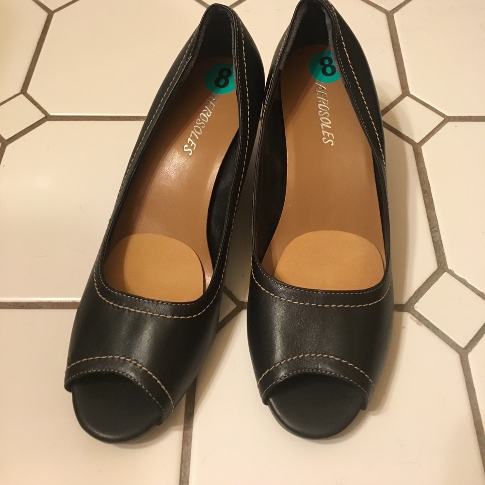 Peep toe work wedges