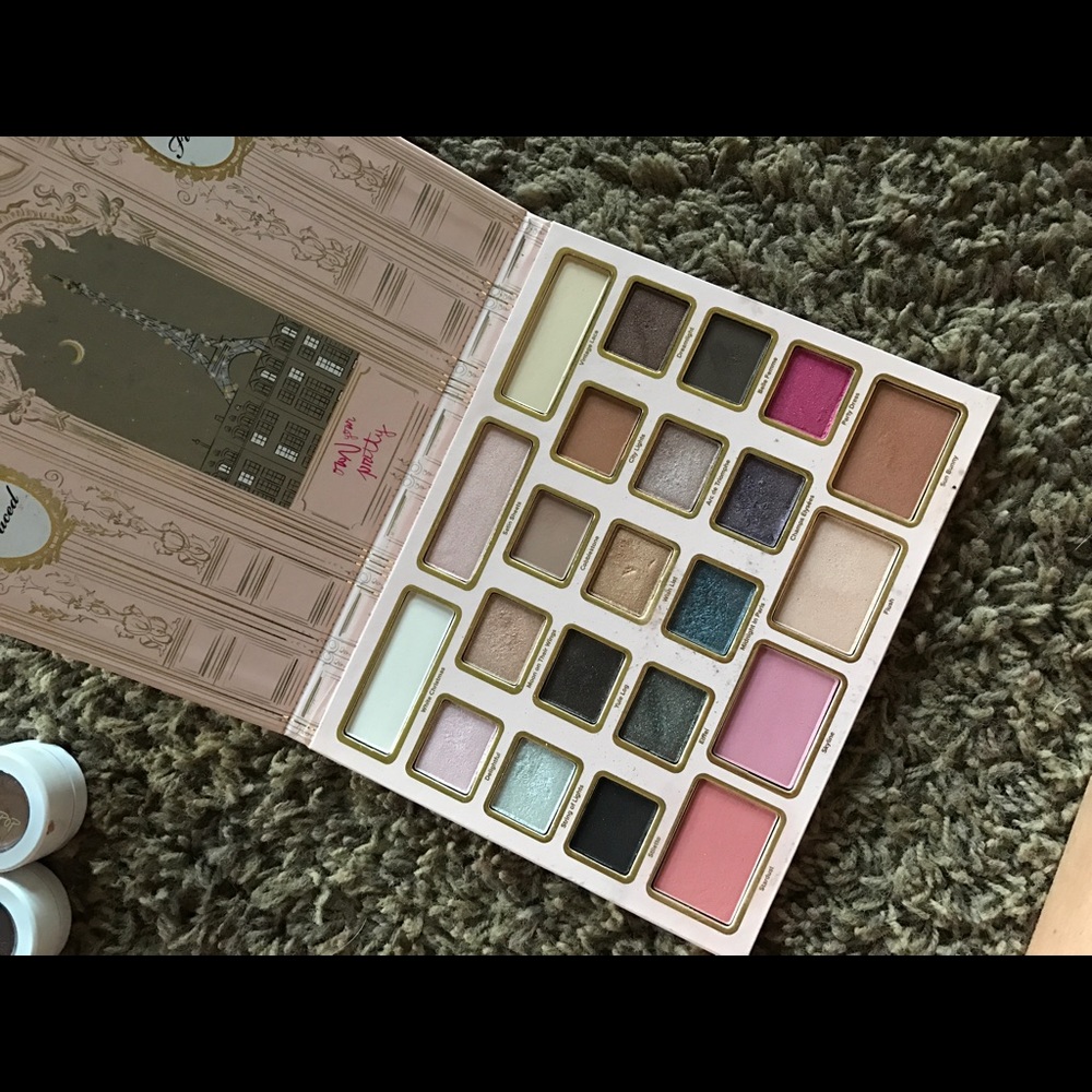 Eyeshadow palette