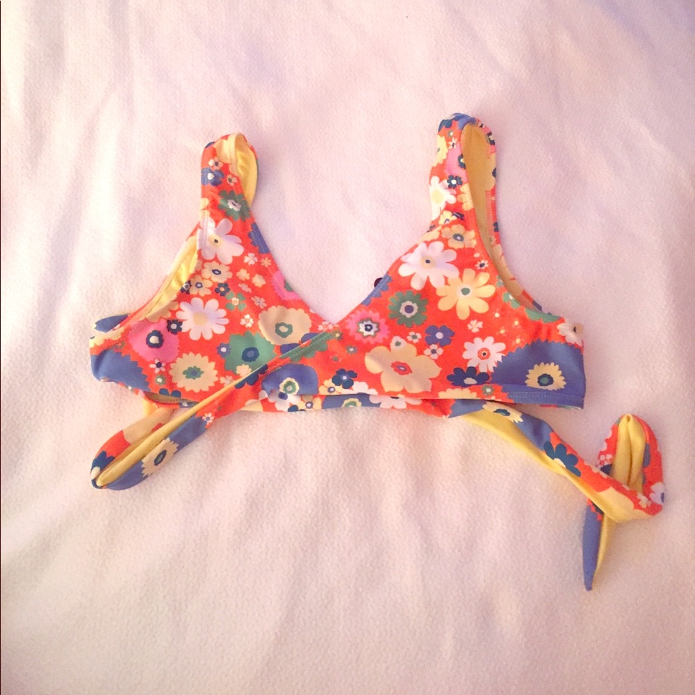 BRAND NEW Wrap floral bikini top!