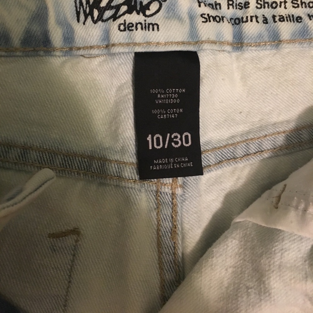 Shorts - Picture 3 of 3