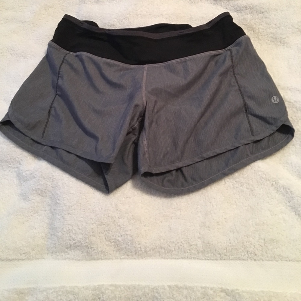Size 6 lululemon groove short