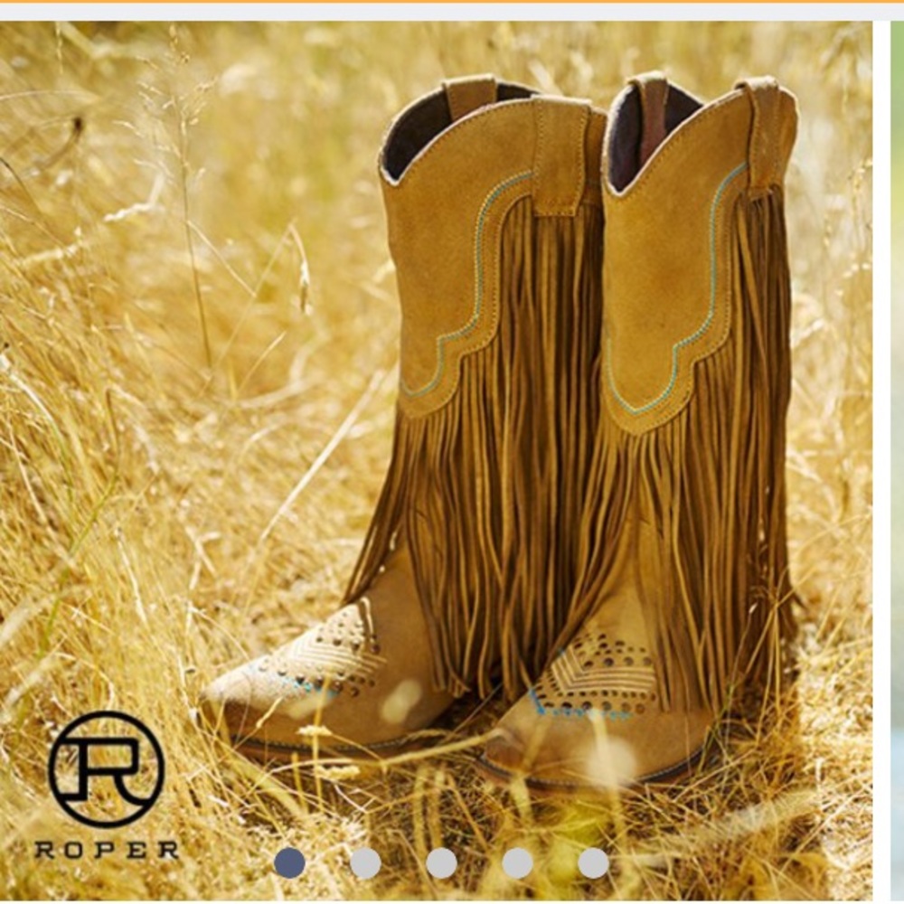 🗣SALE!Dropping to sell quickly! Fringeboots NWT.