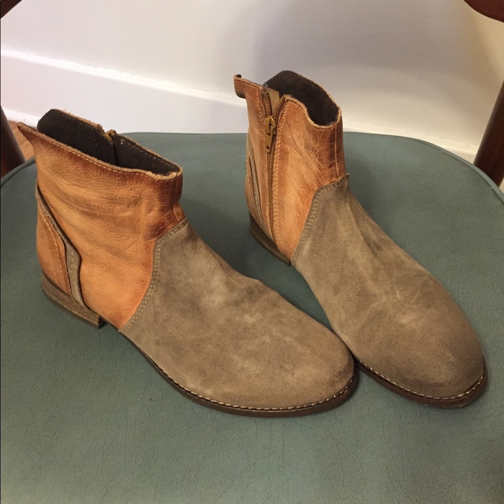 Leather Tan & Gray Flat Boots Booties