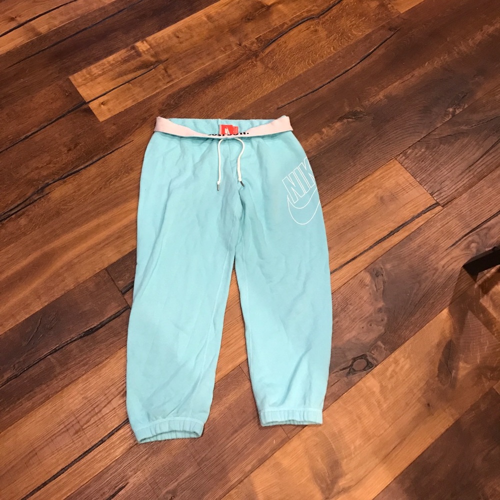 Worn once Nike Capri sweat pants