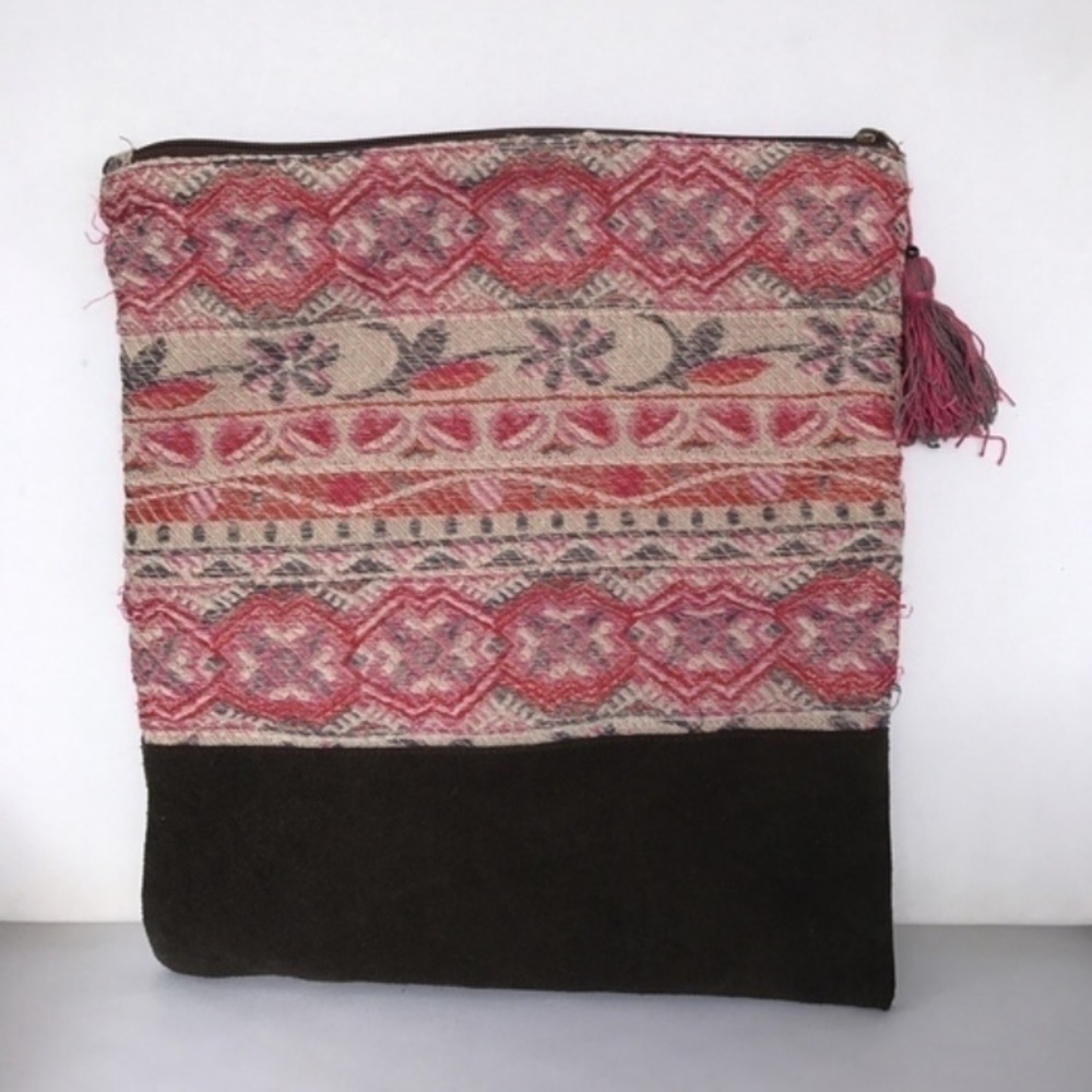 ⭐️Brown and pink jacquard clutch