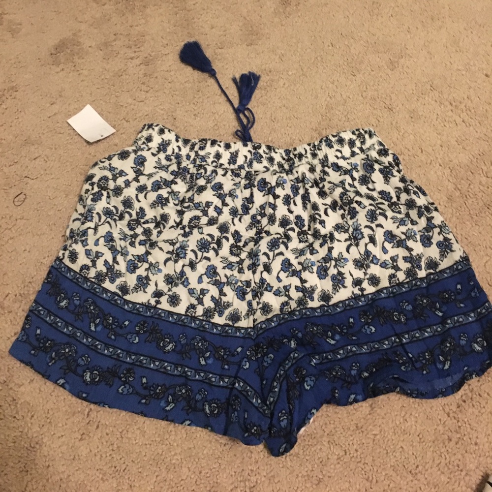 Shorts - Picture 2 of 3