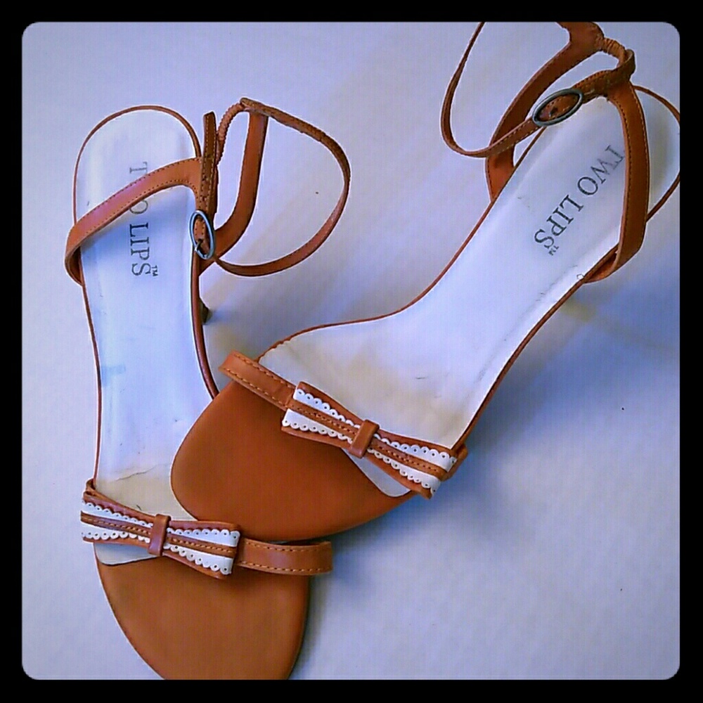 Two Lips leather Sandal