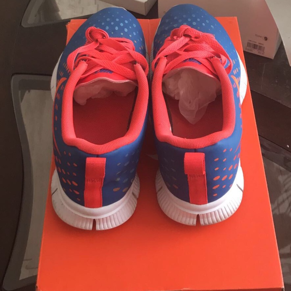 Nike free runs