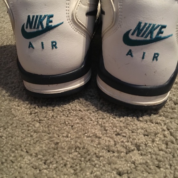 I'm selling some Nike basketball Air Falcons - Picture 4 of 6