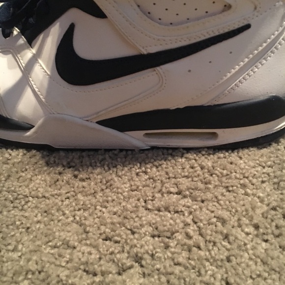 I'm selling some Nike basketball Air Falcons - Picture 5 of 6