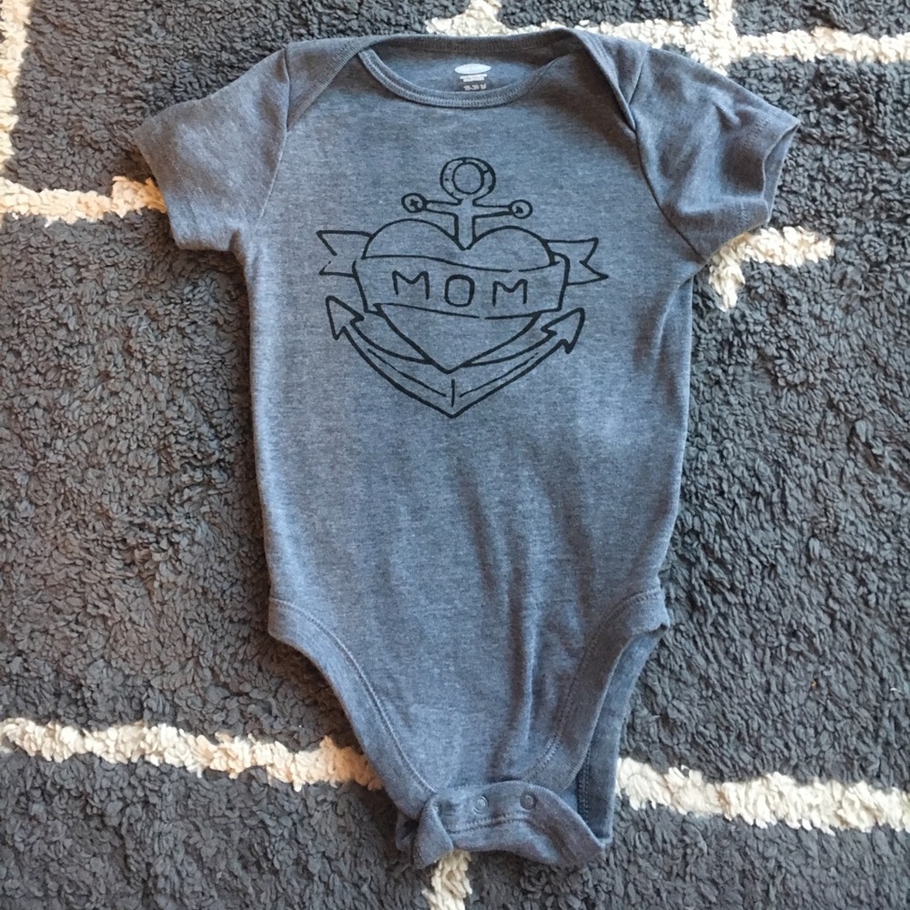 'Mom' onesie