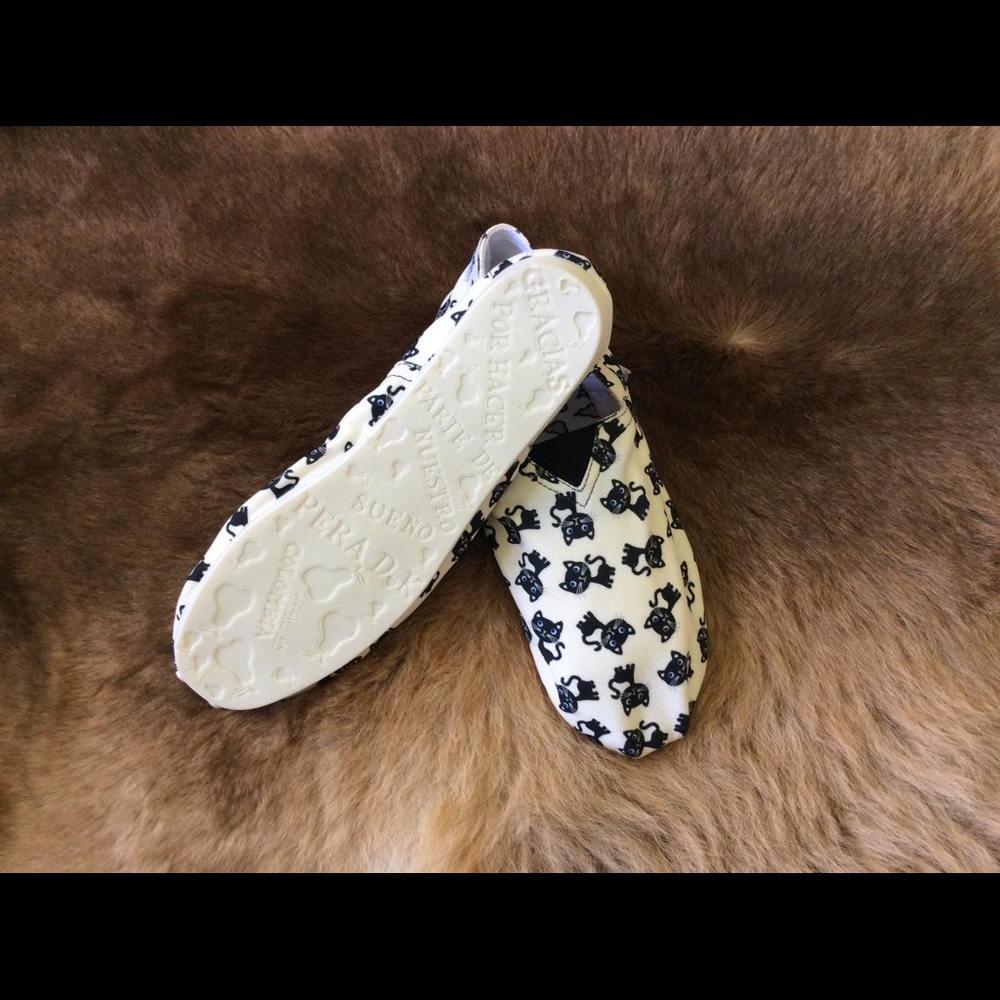 Shoe - Picture 2 of 2