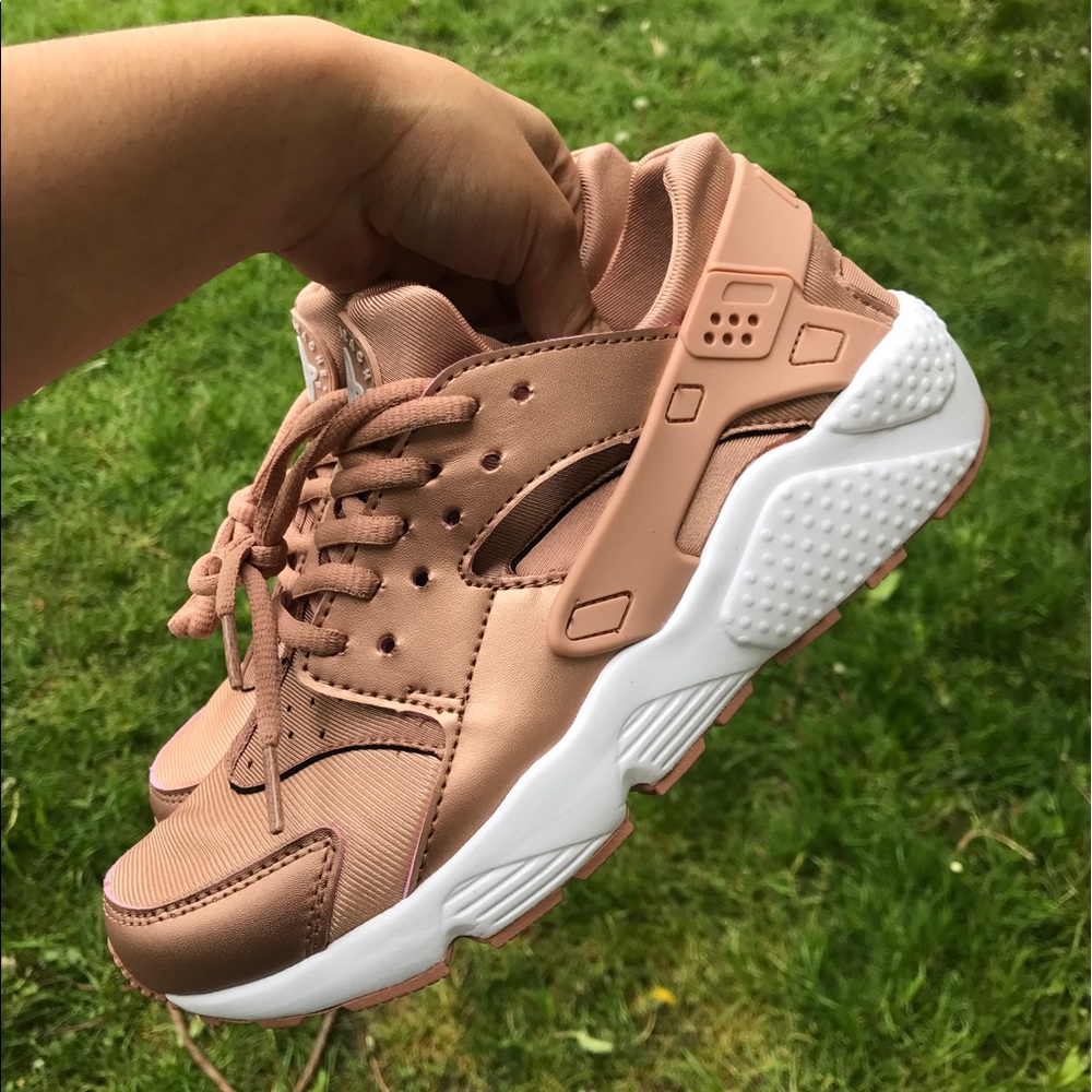 Nike rose gold huarache | cshop