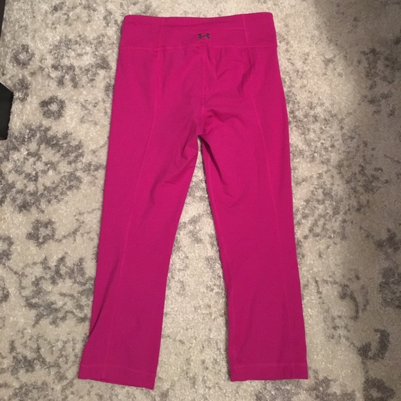 SOLD-Under Armour Cropped Pants - Picture 2 of 3