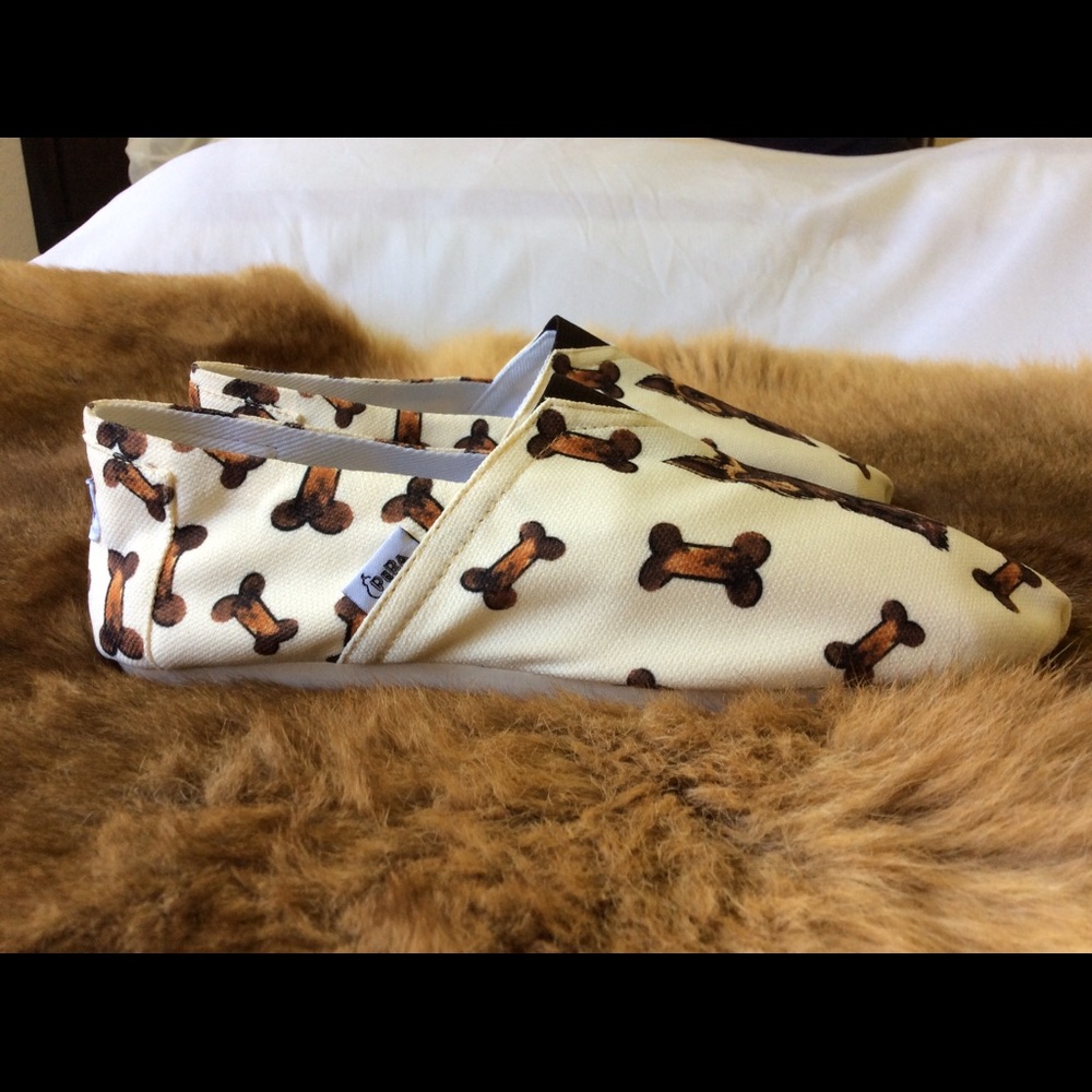 Shoes - Picture 2 of 3