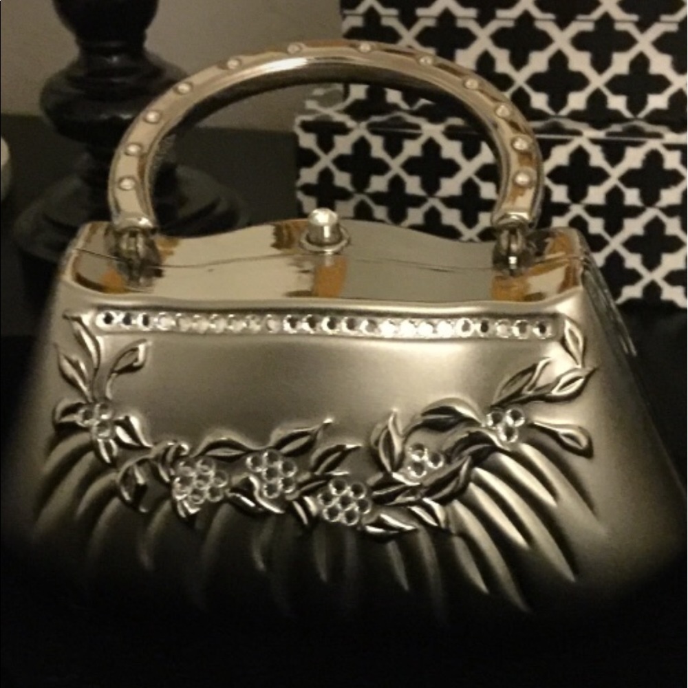 Silver clutch