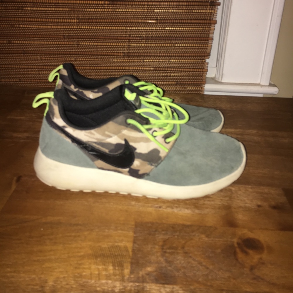 Camo Roshe runs