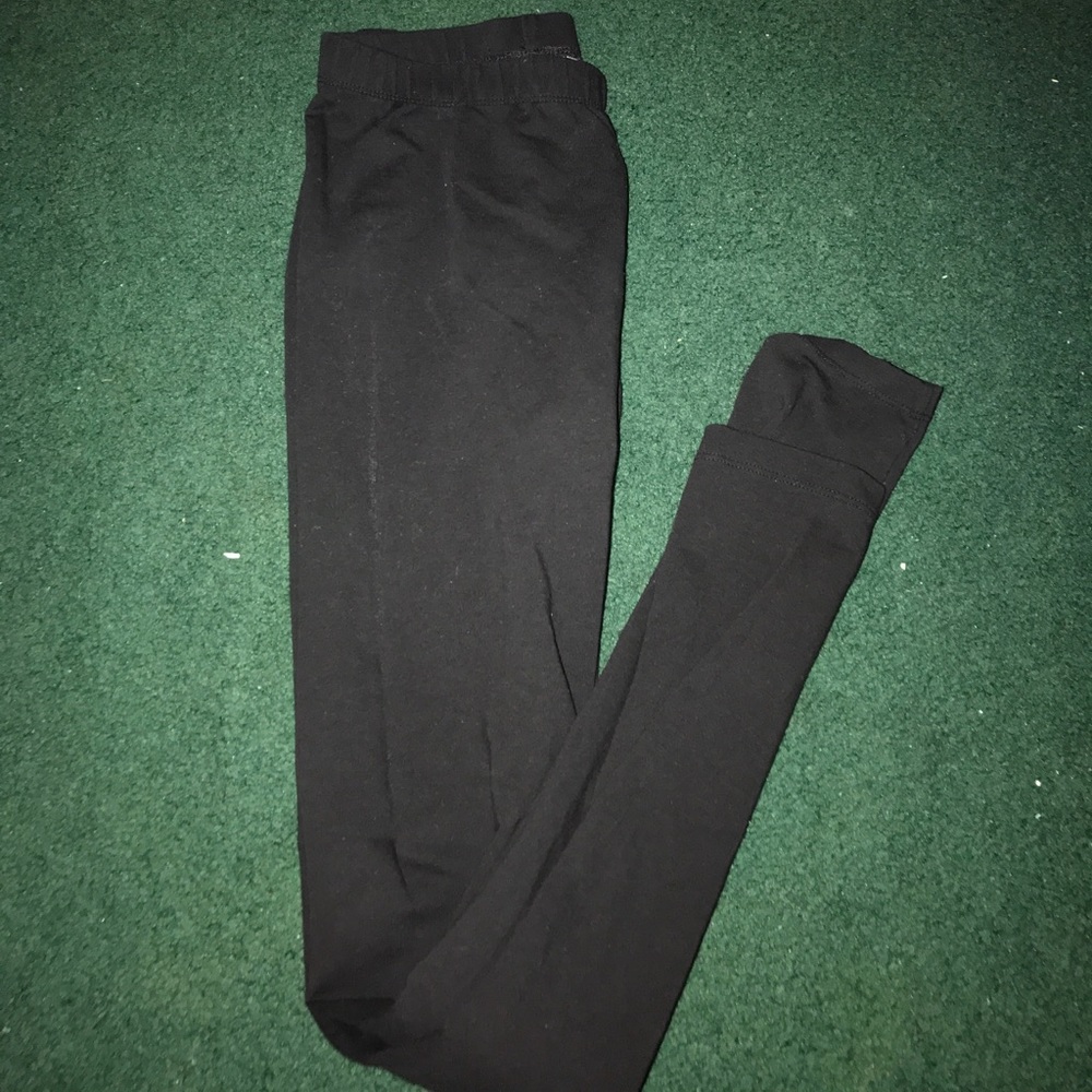 Plain black leggings