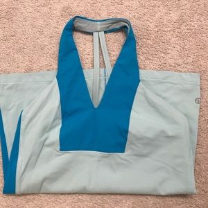 Size 6 Lulu top.