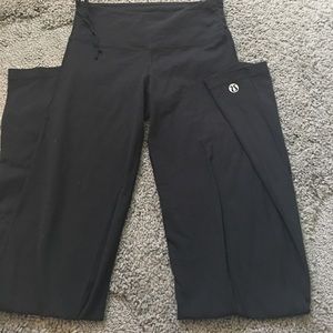 Lululemon flare leg/straight leg pants sz 6 black
