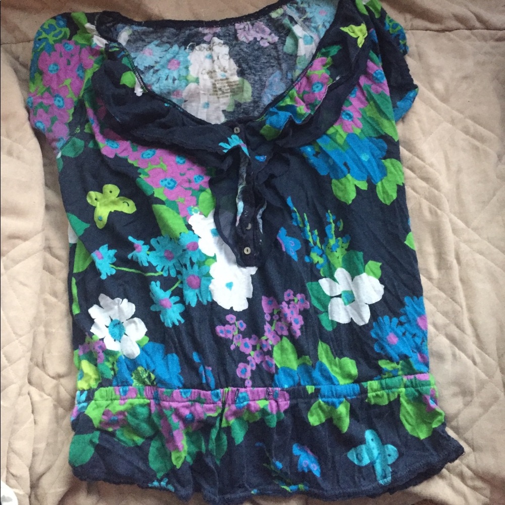 Short sleeve women's blouse