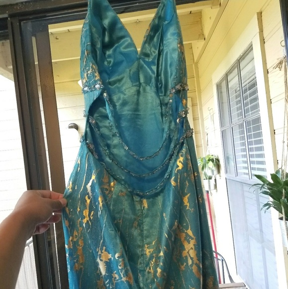 Mermaid tail gown - Picture 4 of 4