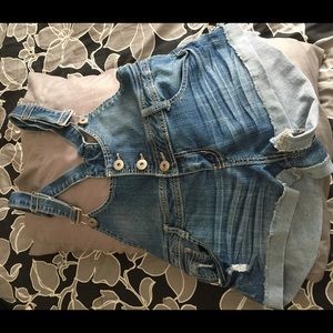 Short jean overalls 💙 good condition