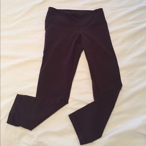 Lululemon plum colored sunset under crops 4
