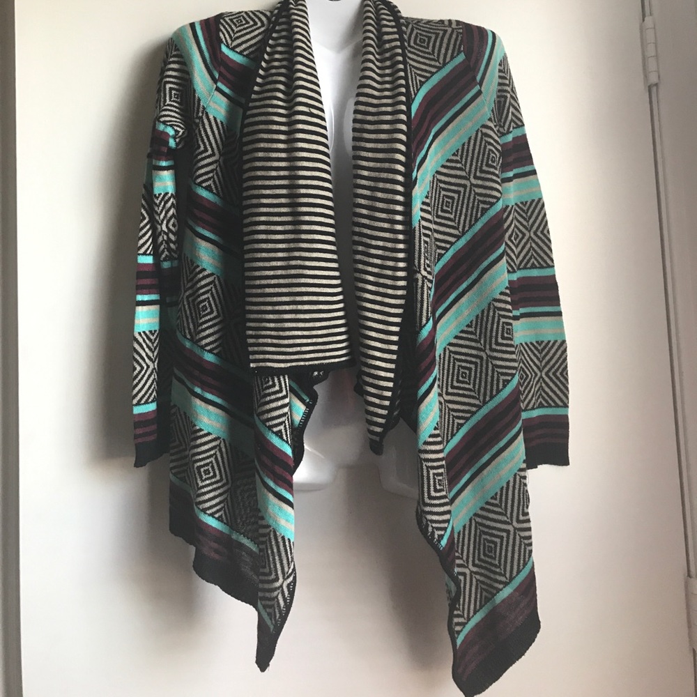 💚Aztec/tribal print cardigan