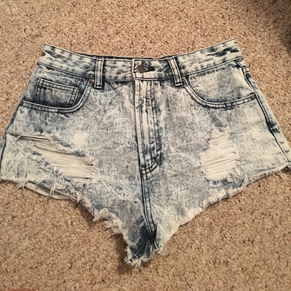 High-wasted denim shorts
