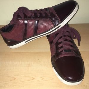 Wine color leather Kenneth Cole