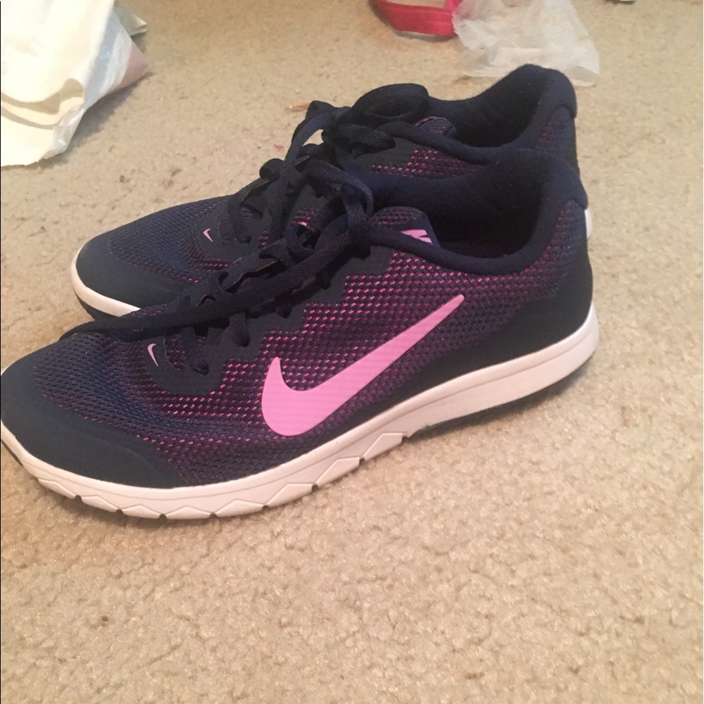 Women's Nikes Size 7