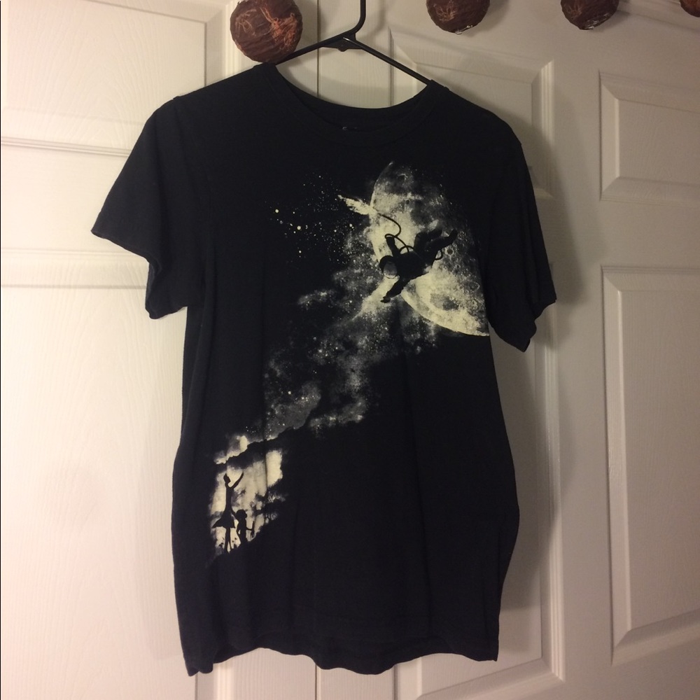 Threadless astronaut shirt