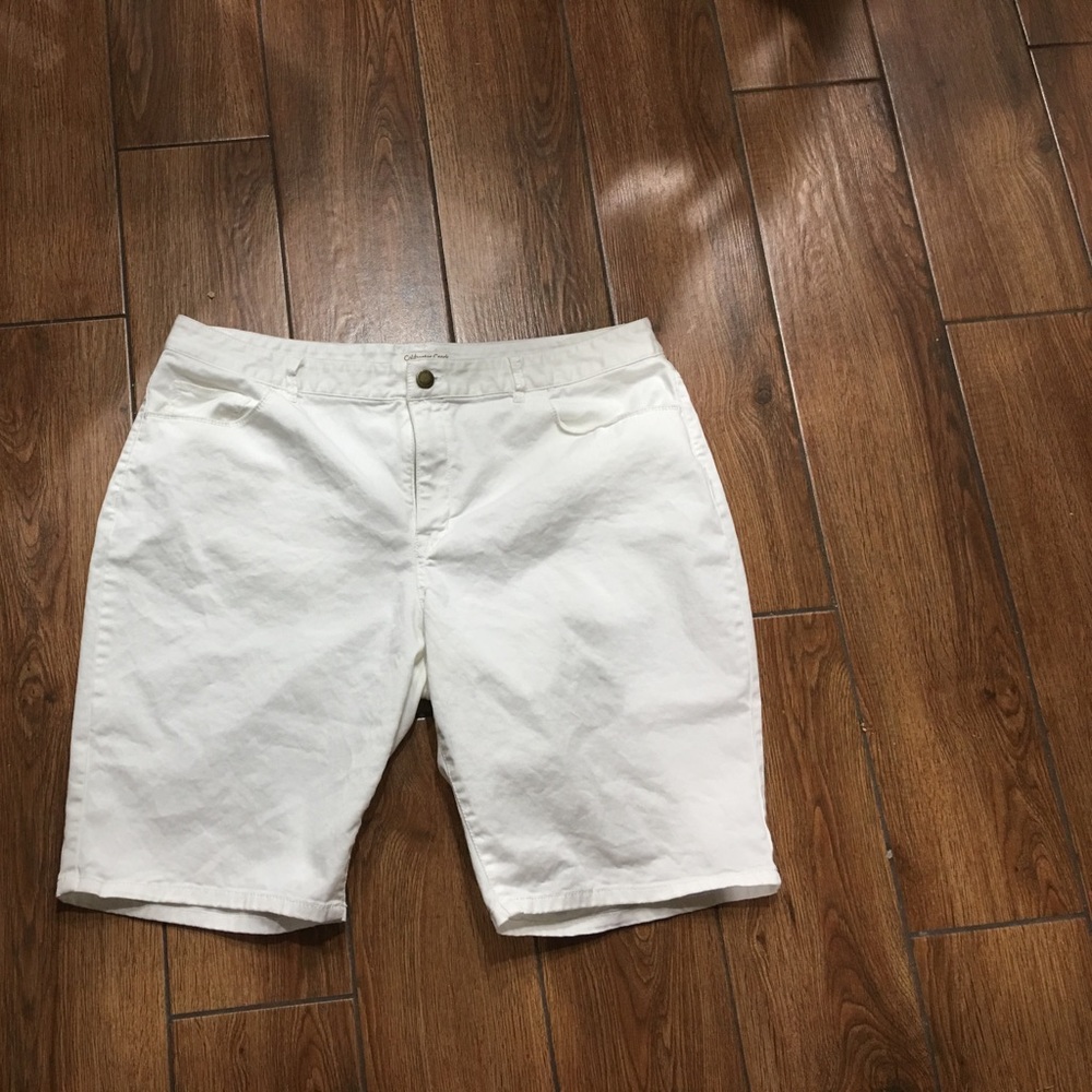 White 16 Coldwater Creek shorts