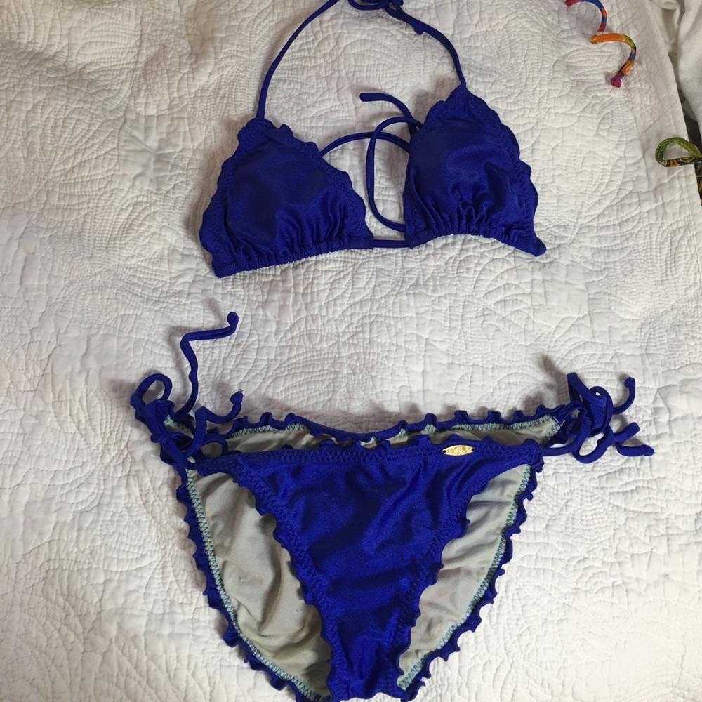 Blue bikini, scrunch bottoms
