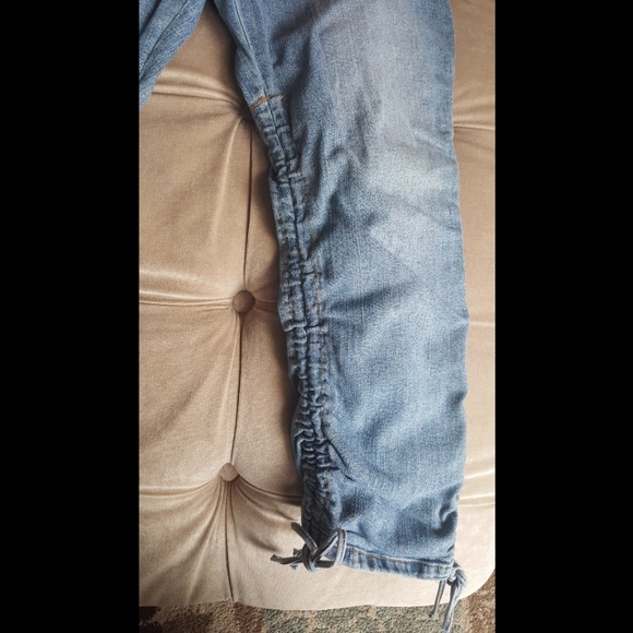 Capris Jeans - Picture 5 of 5