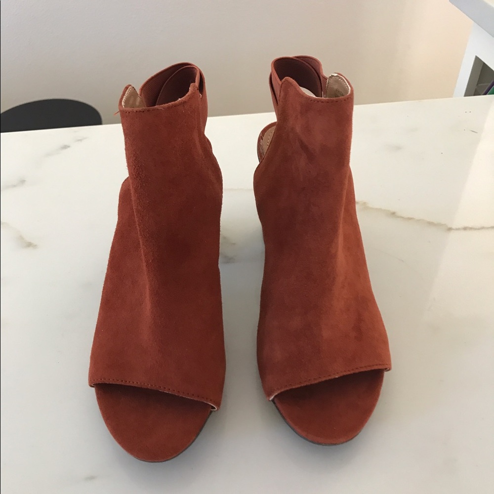 Super cute half open heals BRAND NEW