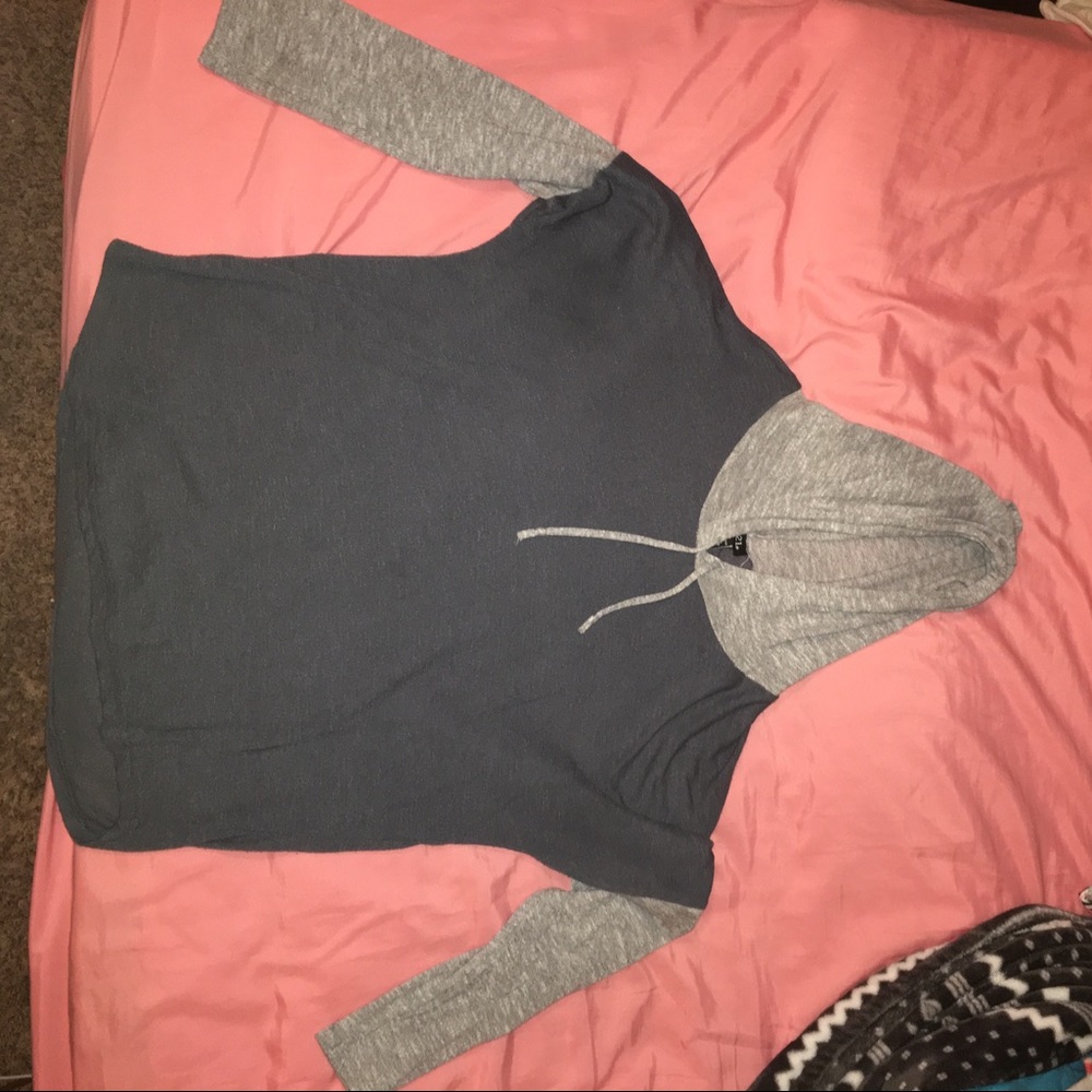 Rue 21 two tone grey quarter sleeve hoodie!