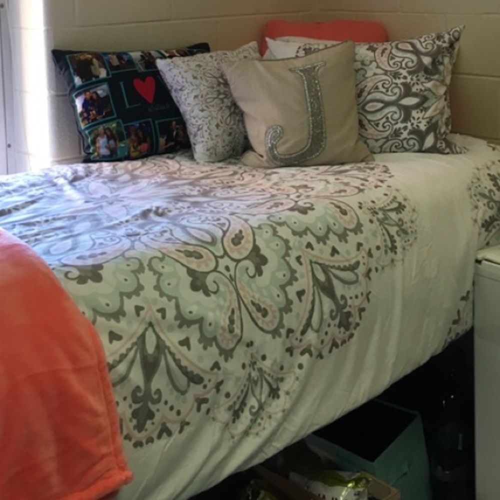 White/teal/grey/coral comforter!!