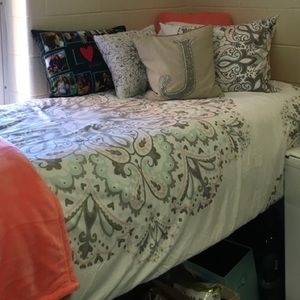 White/teal/grey/coral comforter!!