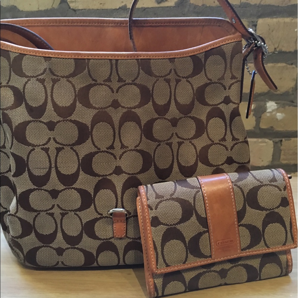 Coach purse and wallet