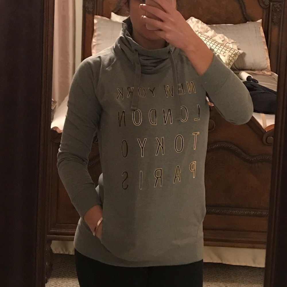 Gap sweatshirt brand new condition