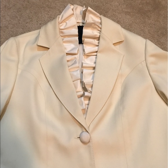 New woman's Omorika jacket. - Picture 2 of 5