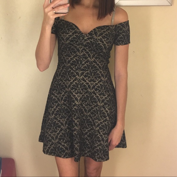 Gold fit and flare dress - Picture 5 of 5