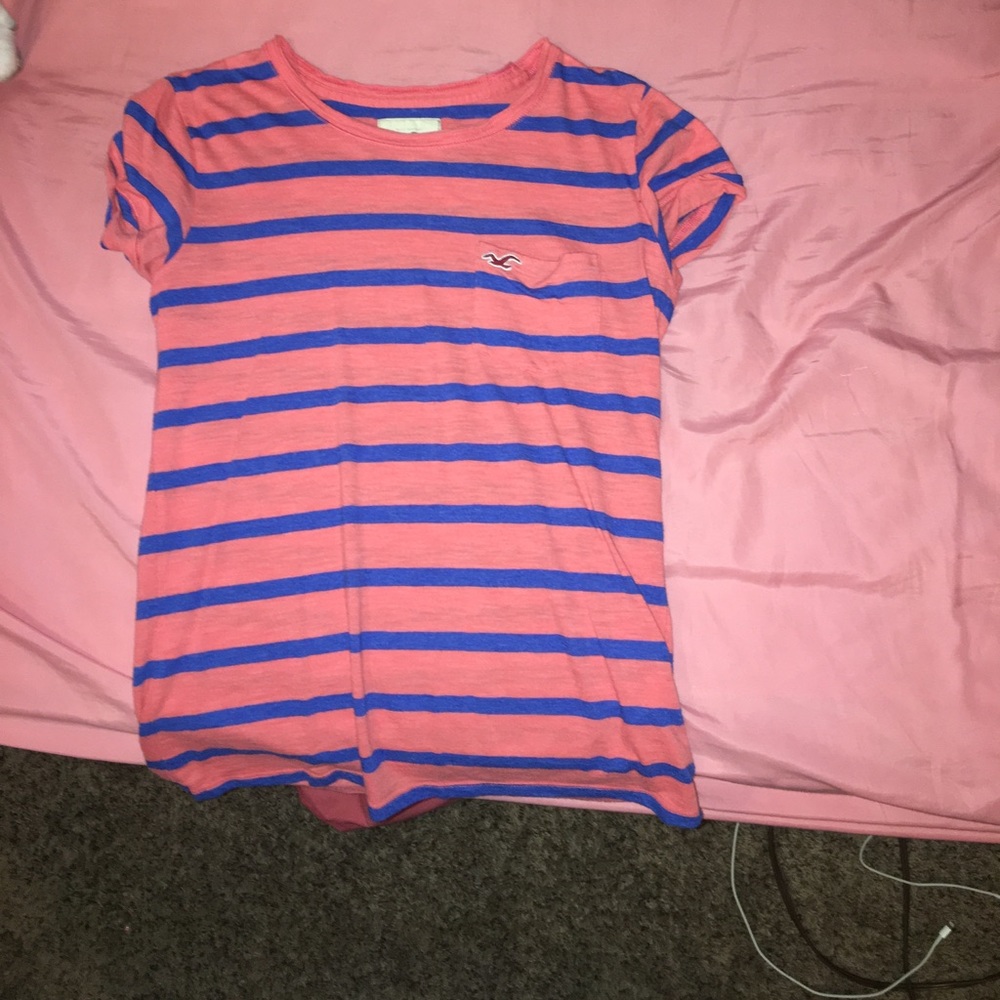 Hollister short sleeve super cute shirt!