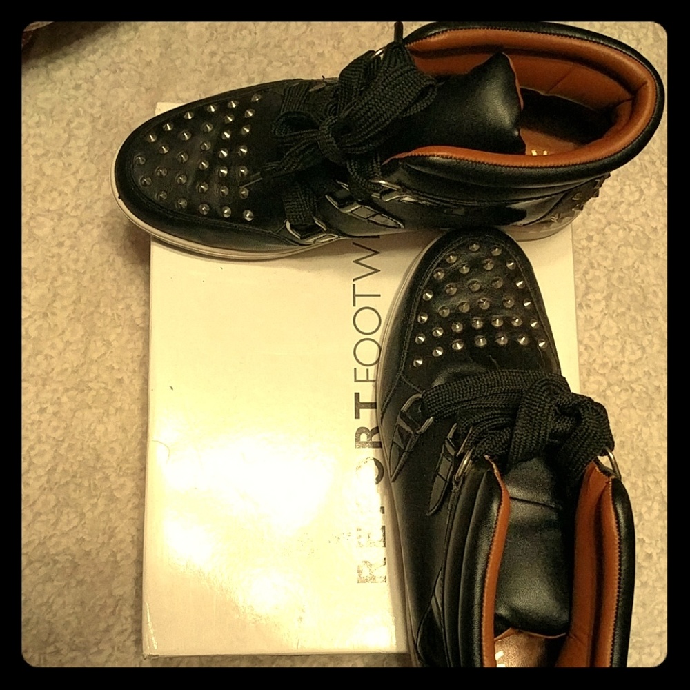 Urban sneakers with silver studs