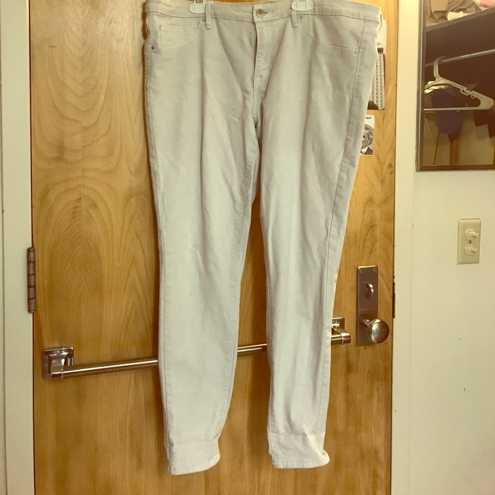 White denim legging